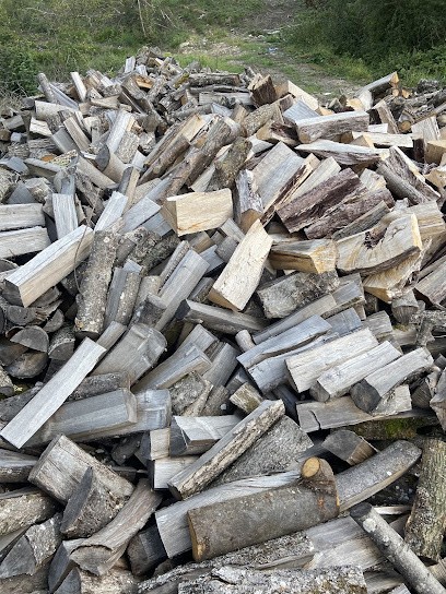 VV BERISHA: Bois De Chauffage Sec, Vente Et Livraison En Seine-et-Marne 77 Melun Brie-Comte-Robert Lieusaint Savigny, Vendeur de Bois de Chauffage à Verneuil-l'Étang